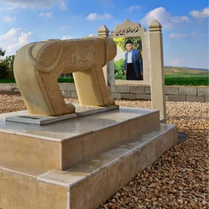 سنگ مزار و شیر سنگی بختیاری